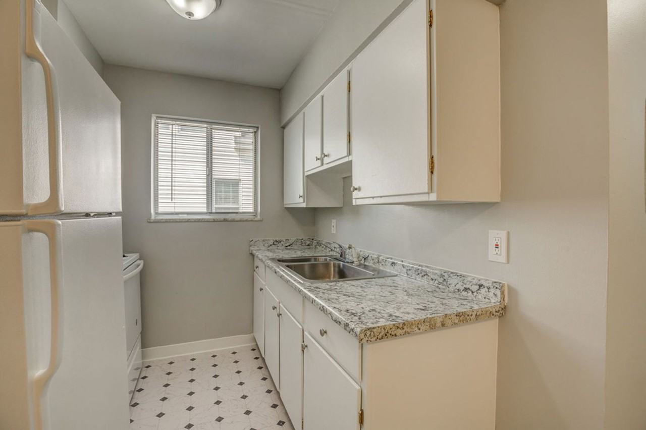 522 Elliott Ave #3 - Photo 7 of 14