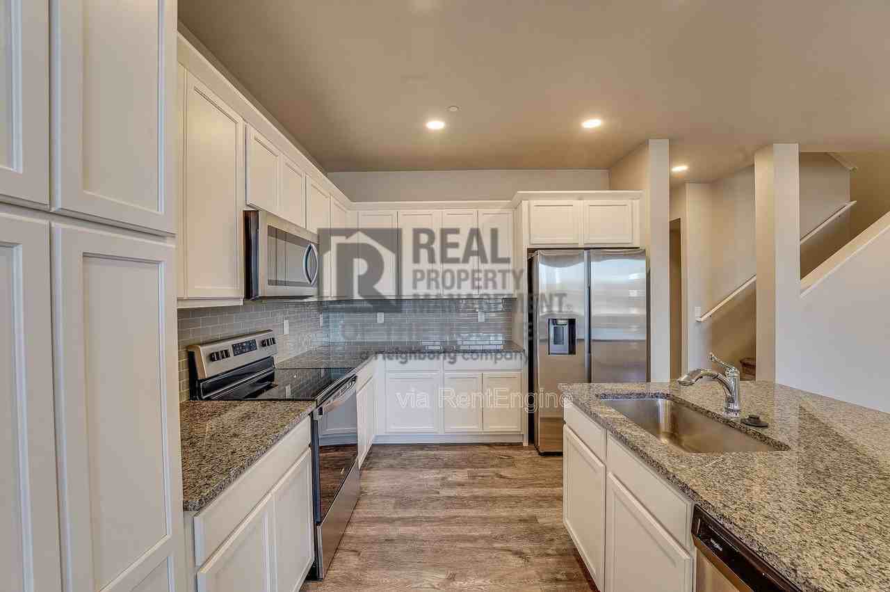 302 Skyraider Way #3 - Photo 7 of 30