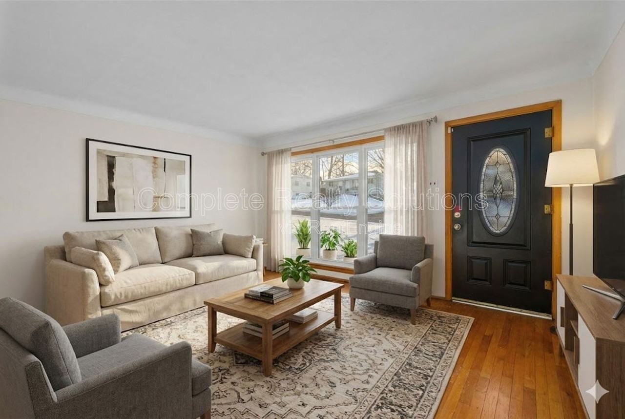 10044 Pepper Ln - Photo 3 of 42