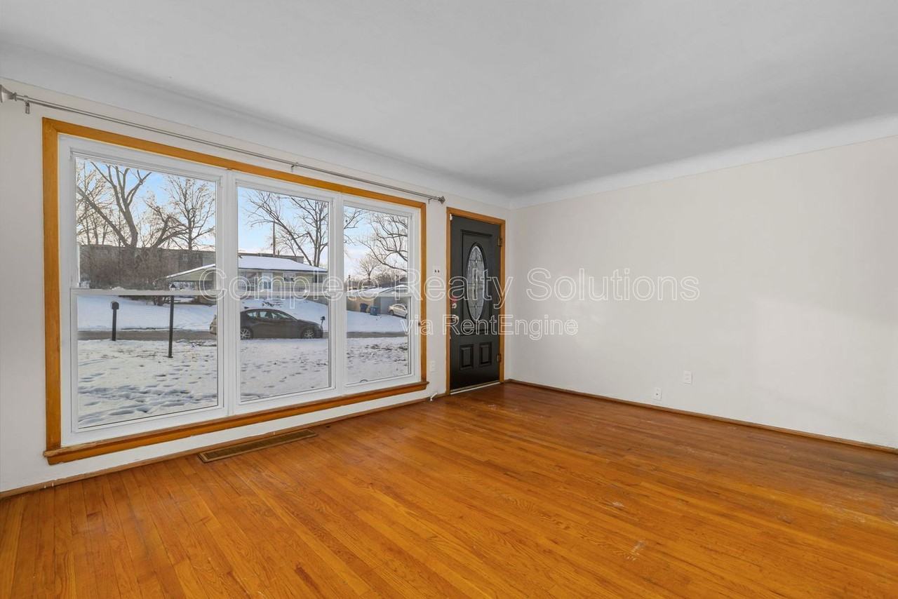 10044 Pepper Ln - Photo 4 of 42