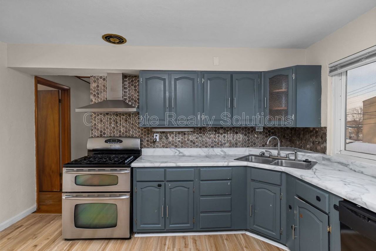 10044 Pepper Ln - Photo 7 of 42