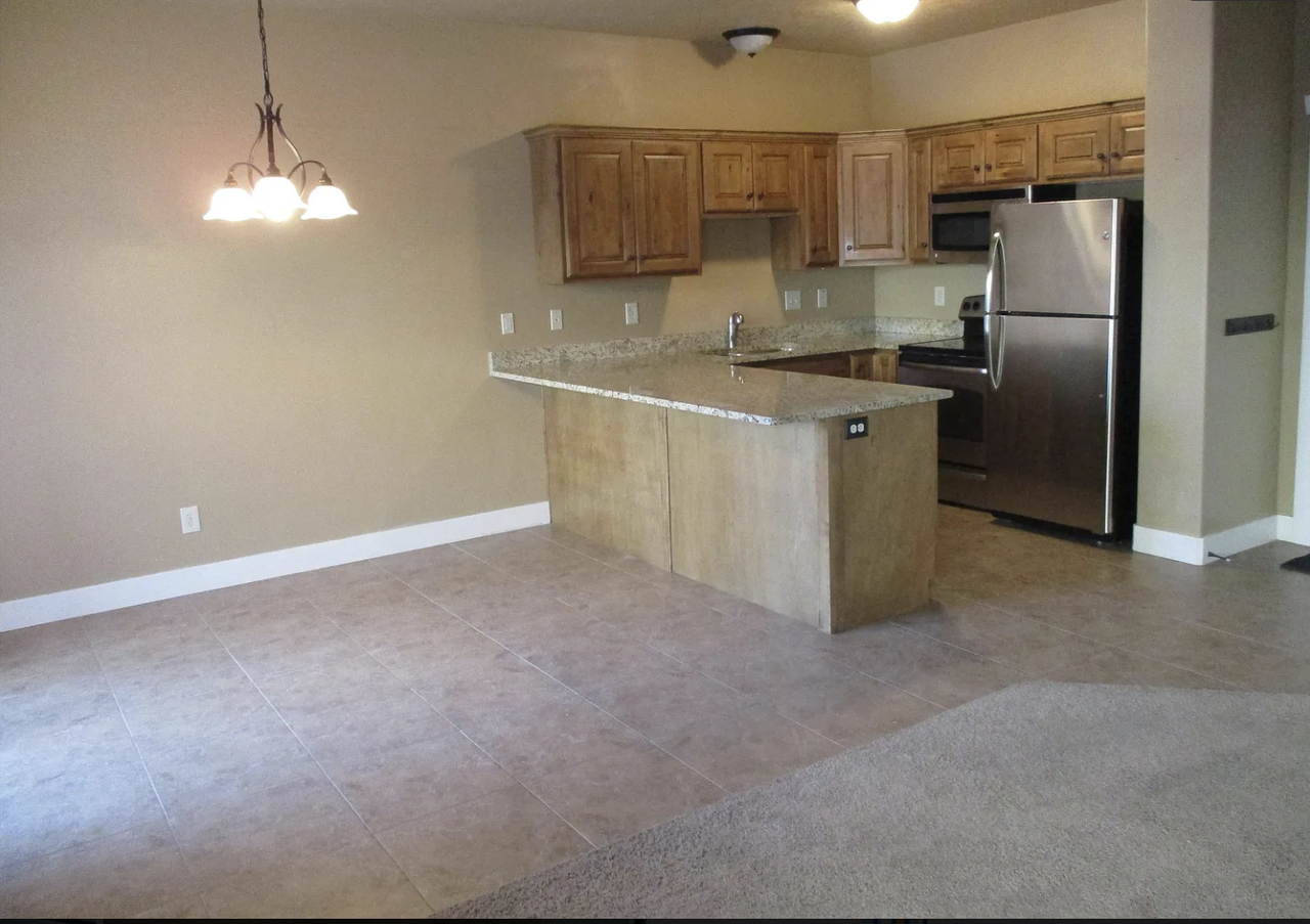 193 N 350 W #B - Photo 2 of 16