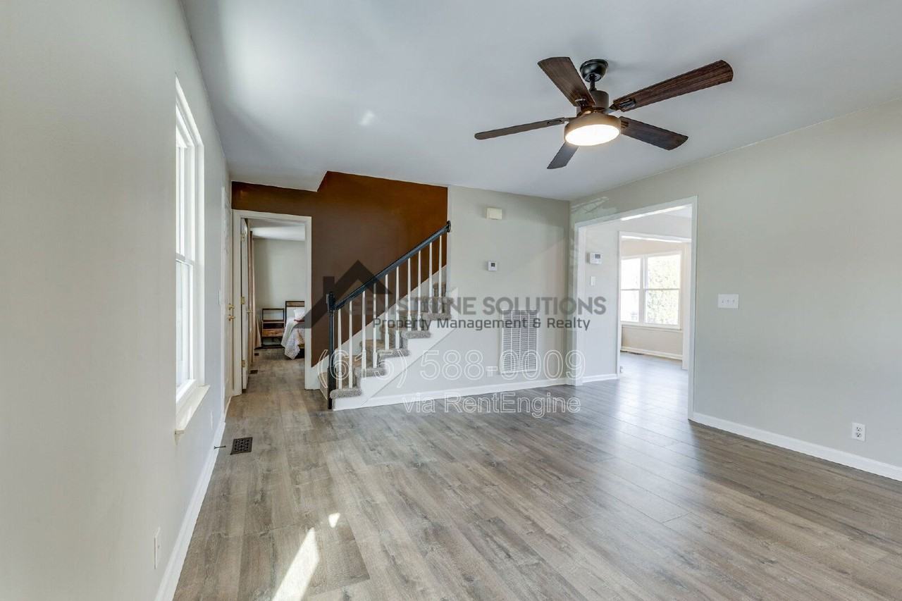 500 Windy Rd - Photo 4 of 40