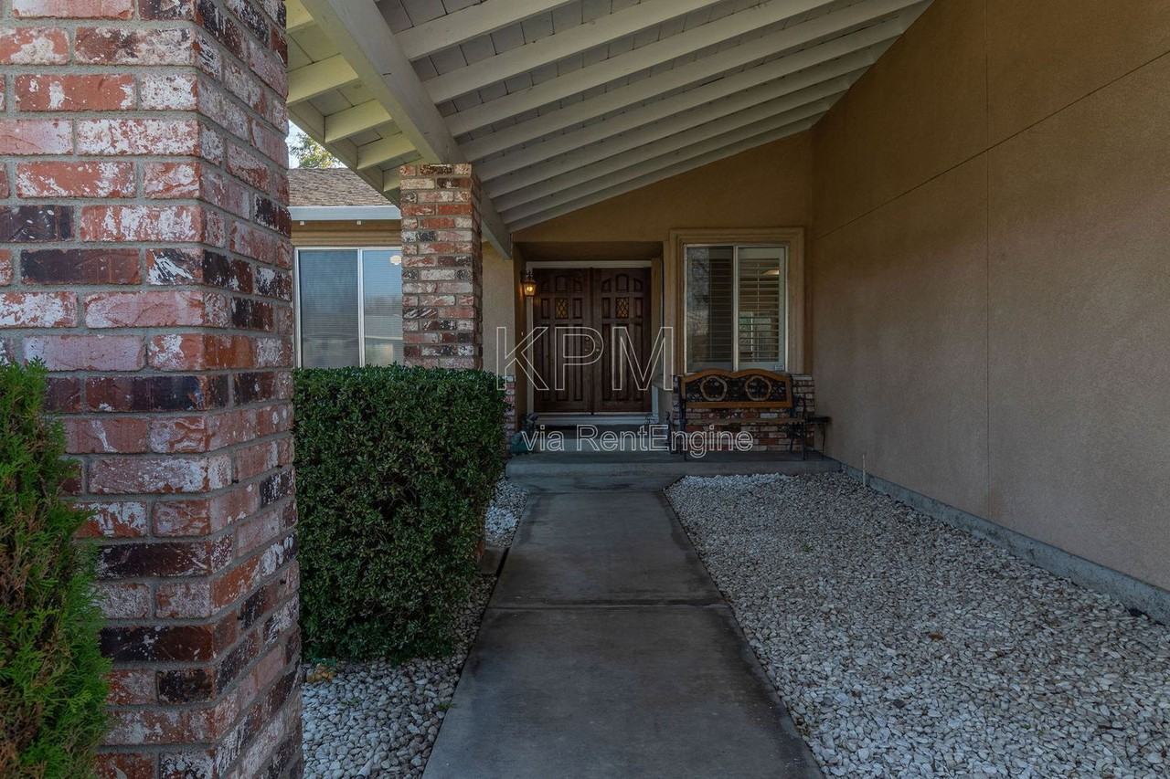 2930 Angel Dr - Photo 2 of 36