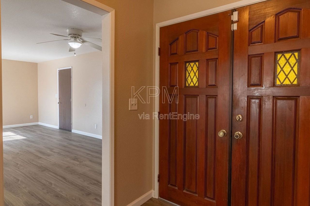 2930 Angel Dr - Photo 4 of 36