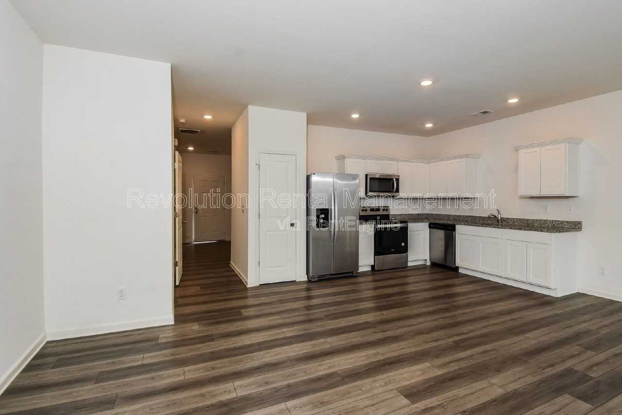 310 Penn Station Way - Photo 5 of 17