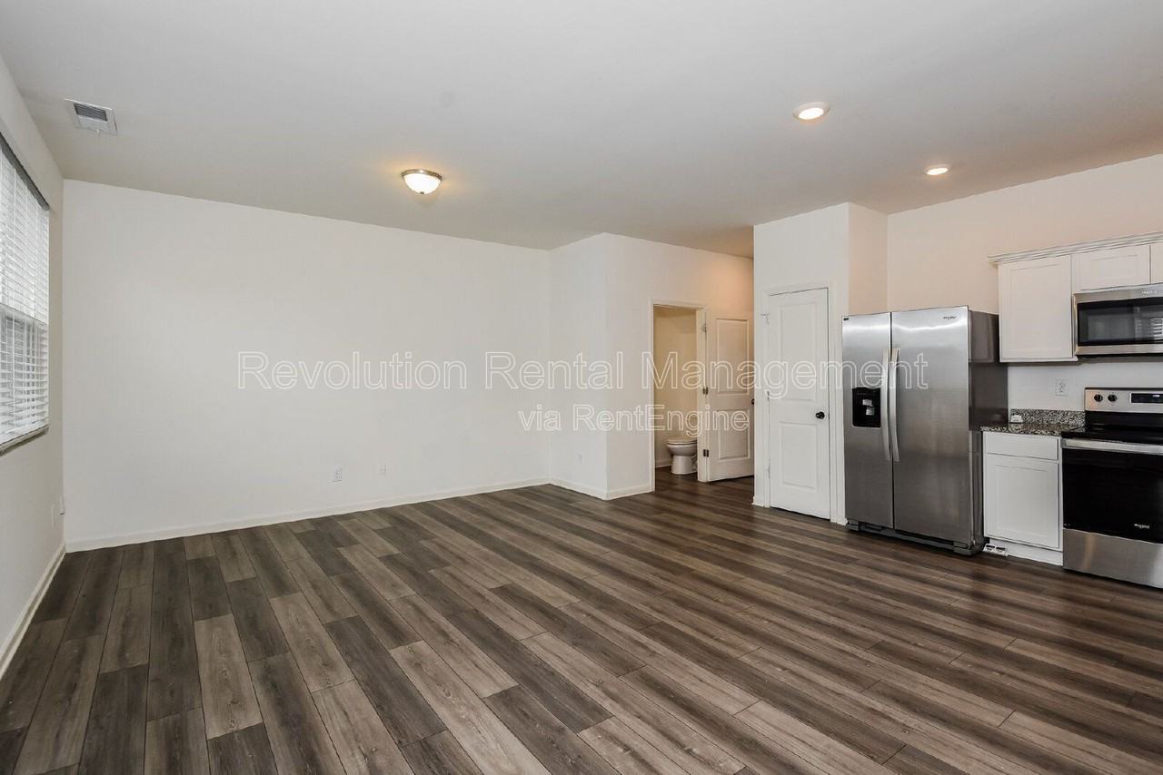 310 Penn Station Way - Photo 6 of 17