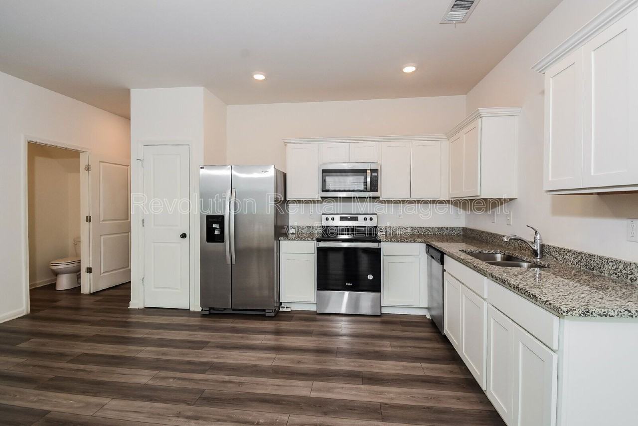 310 Penn Station Way - Photo 7 of 17