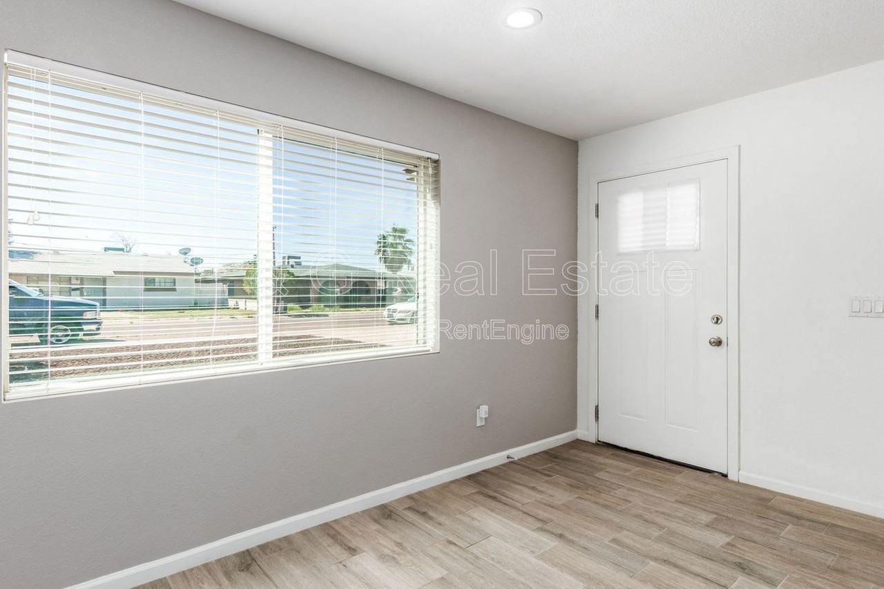 2034 E Don Carlos Ave - Photo 5 of 26