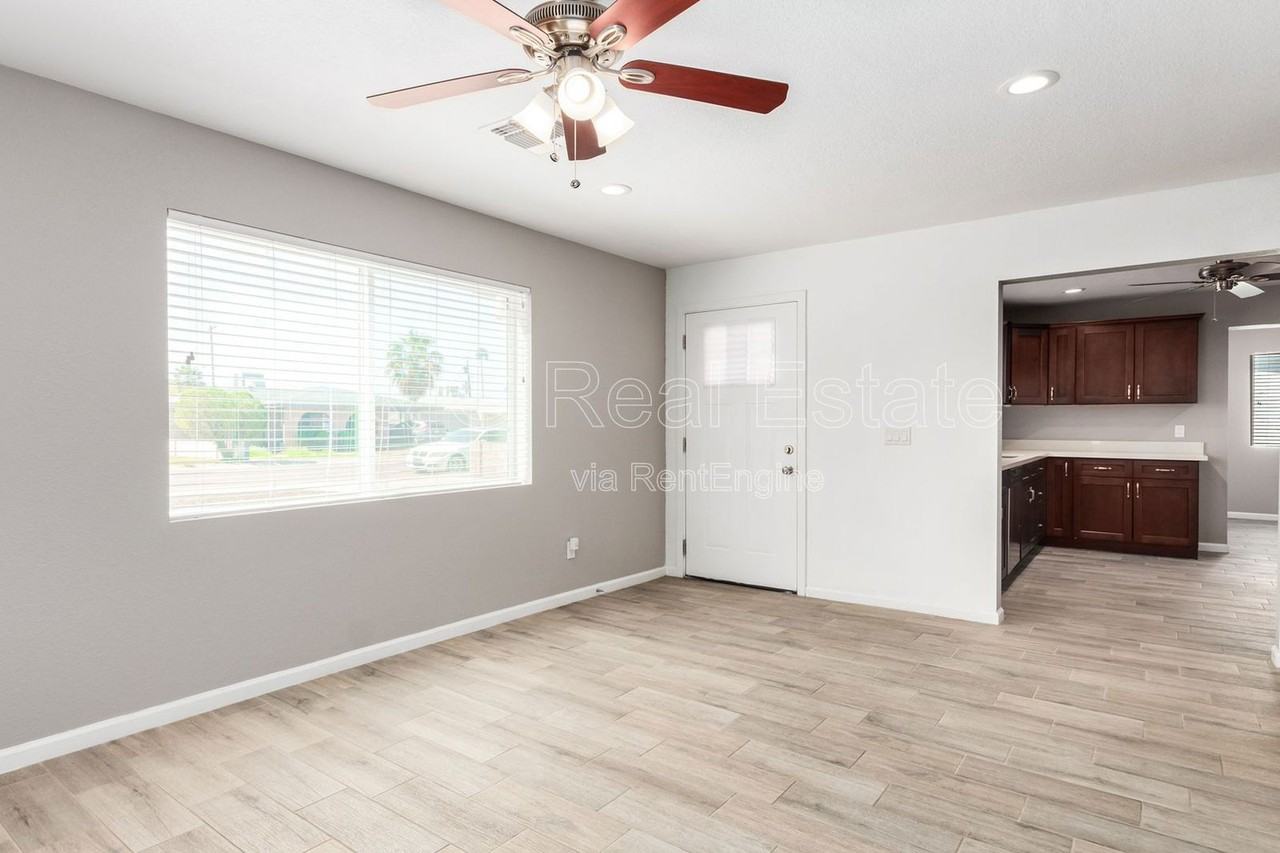 2034 E Don Carlos Ave - Photo 6 of 26