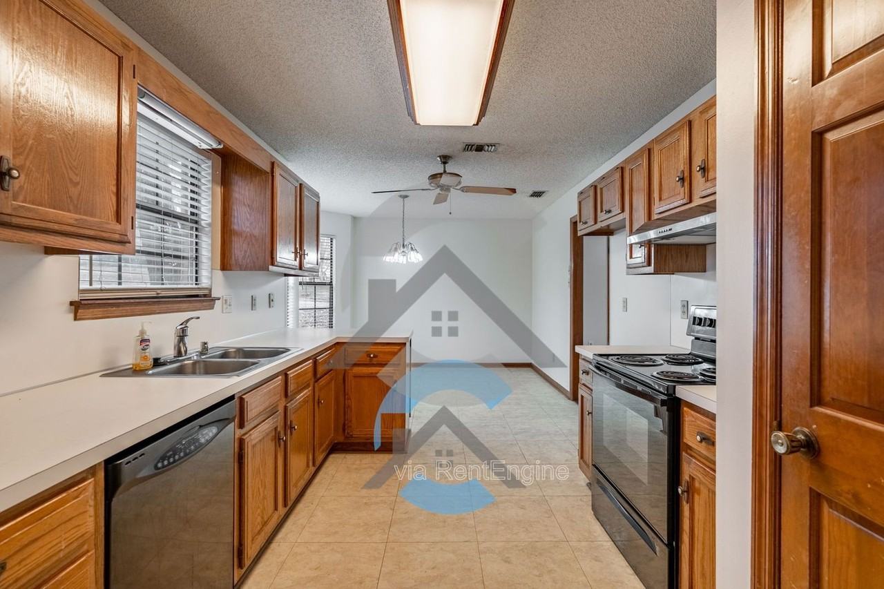 801 Cedar Ridge Dr - Photo 4 of 14