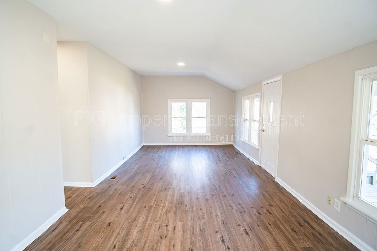 1138 Valley Dr - Photo 7 of 20