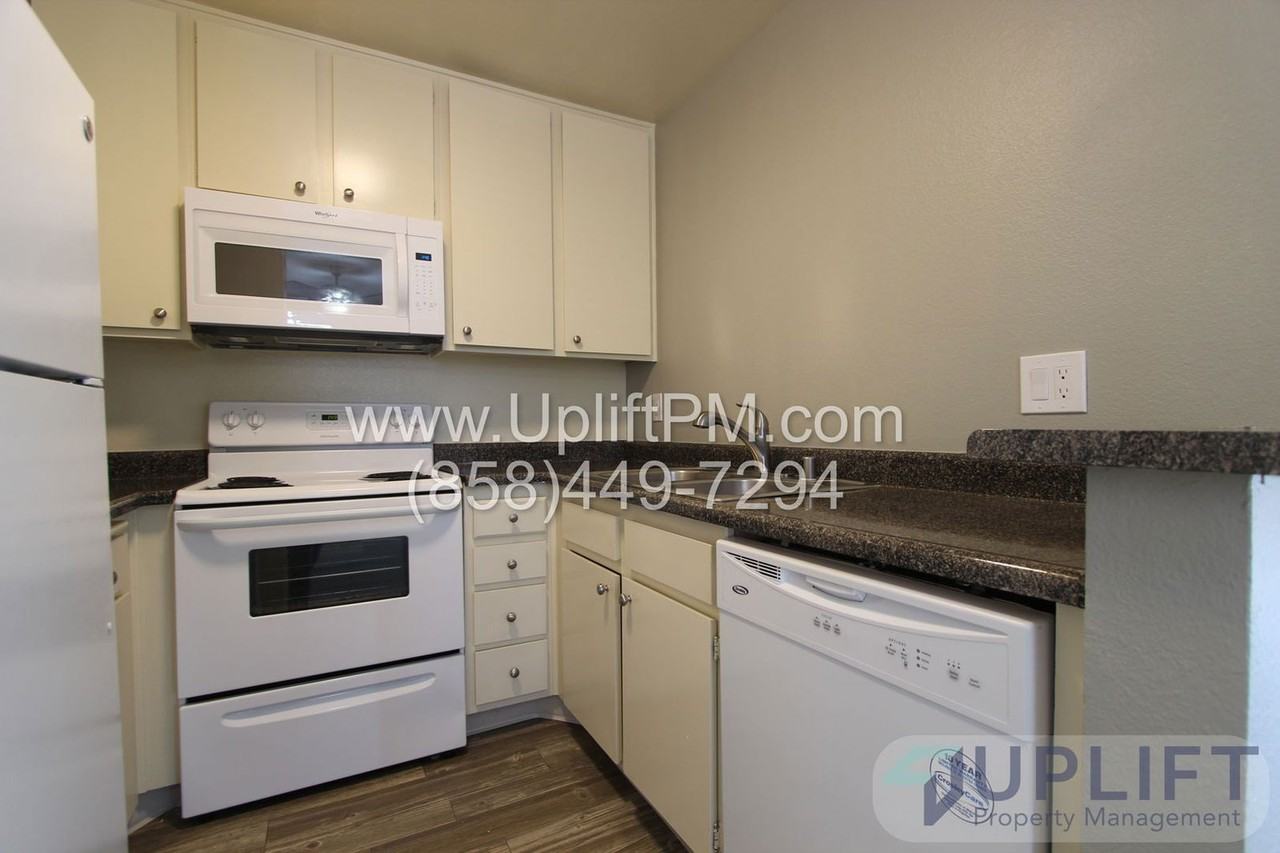 3136 Bonita Rd - Photo 3 of 12