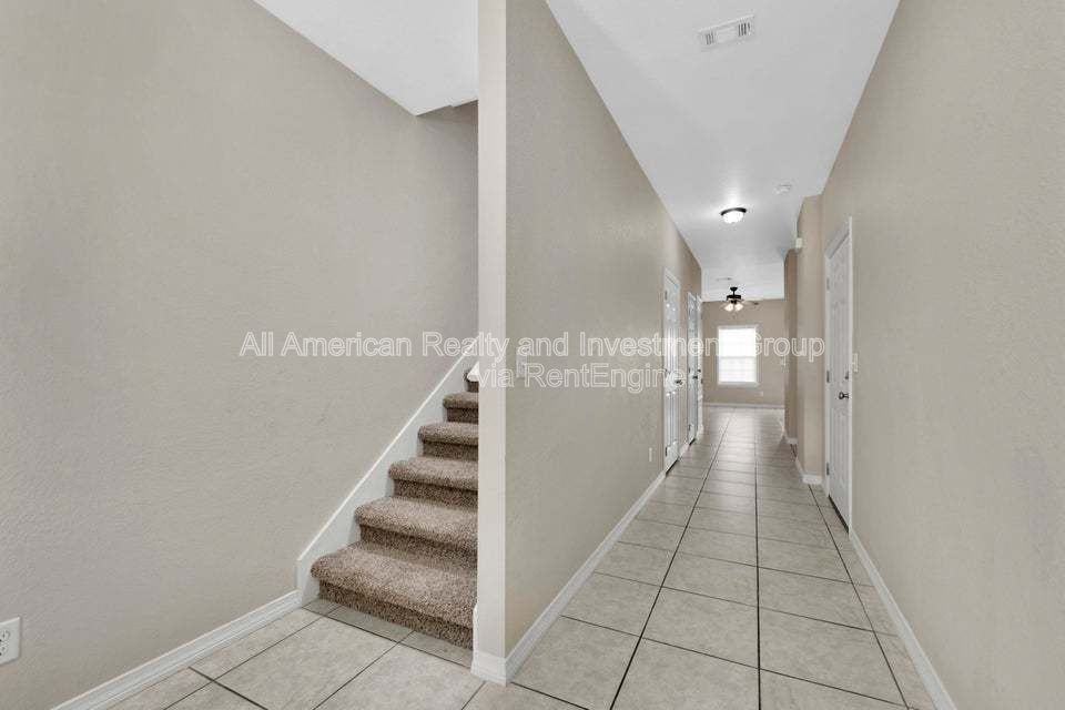 994 Leigh Ann Ln - Photo 3 of 17