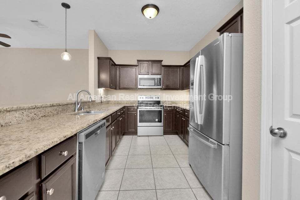 994 Leigh Ann Ln - Photo 7 of 17