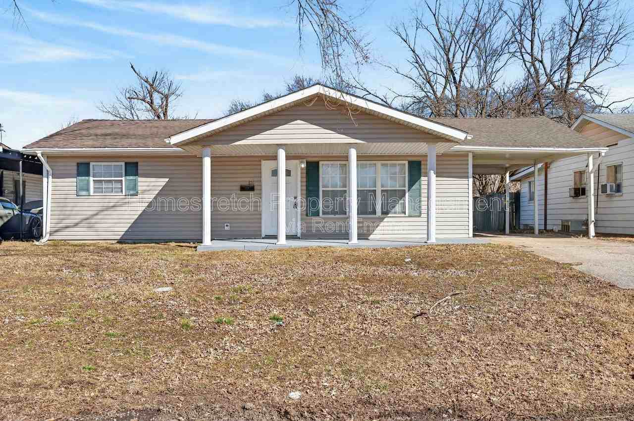 811 Saint Thomas Ln - Photo 2 of 24