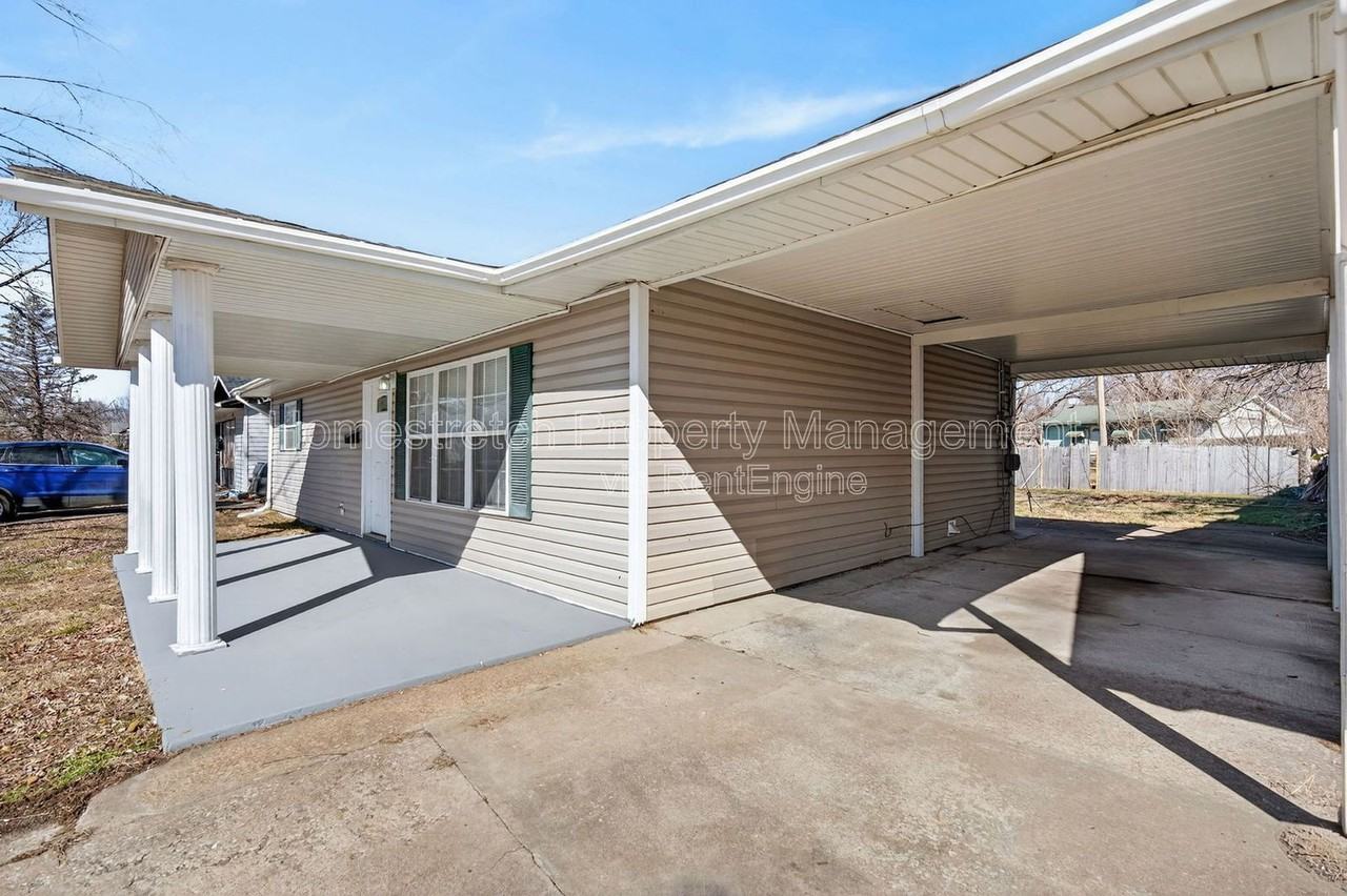 811 Saint Thomas Ln - Photo 3 of 24