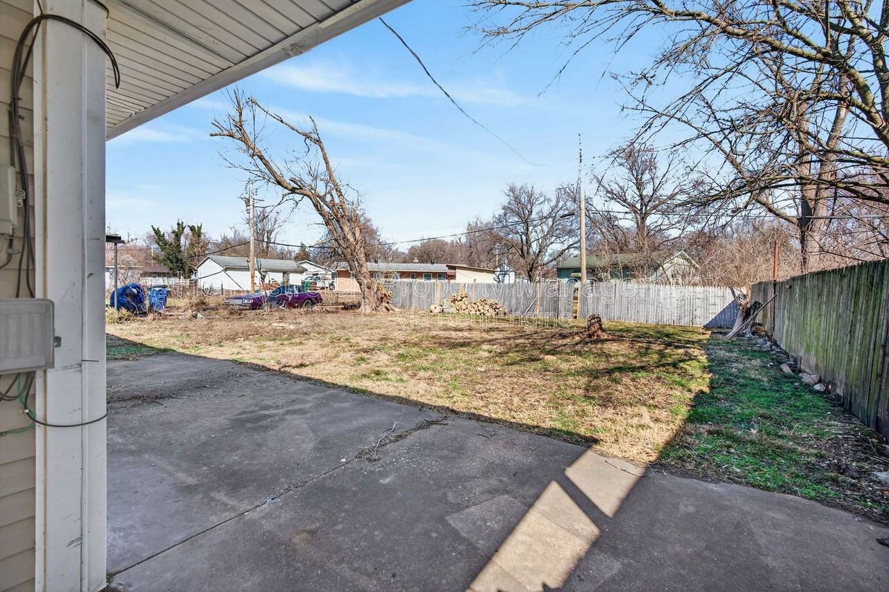 811 Saint Thomas Ln - Photo 4 of 24