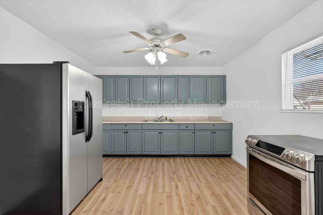 811 Saint Thomas Ln - Photo 7 of 24