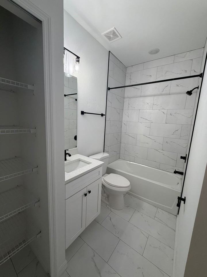 1147 Edgerton Ave - Photo 6 of 17