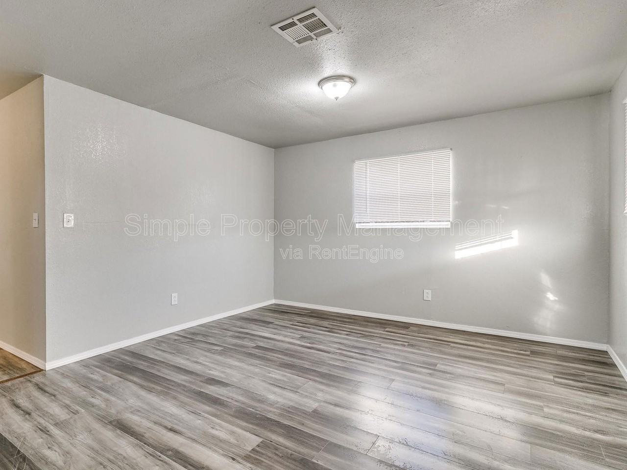 3204 Ne 11th St - Photo 3 of 19