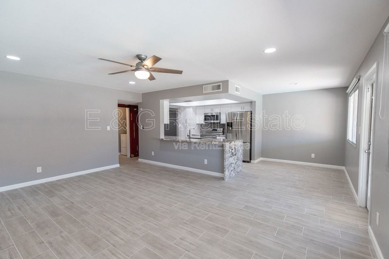 1224 E Campus Dr - Photo 3 of 44