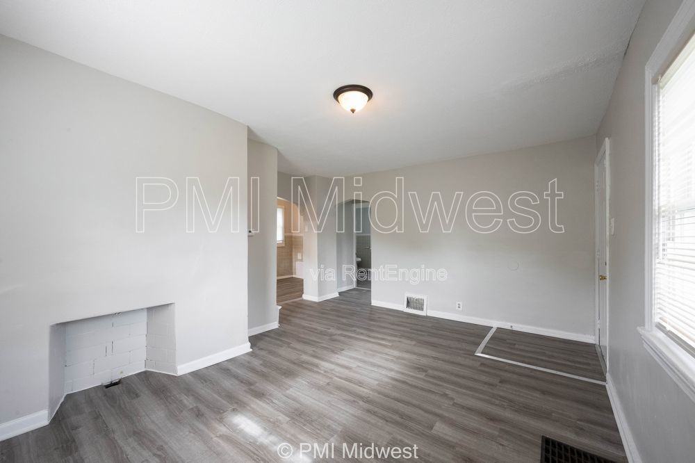 1415 W Pruitt St - Photo 4 of 20