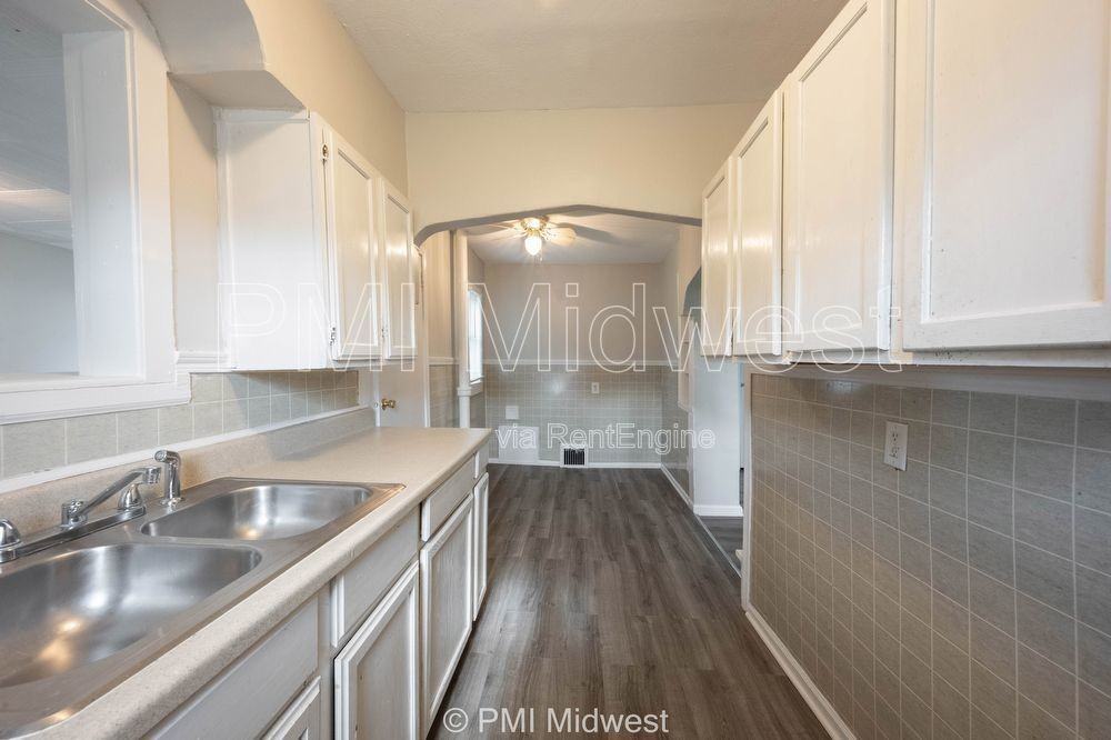 1415 W Pruitt St - Photo 7 of 20