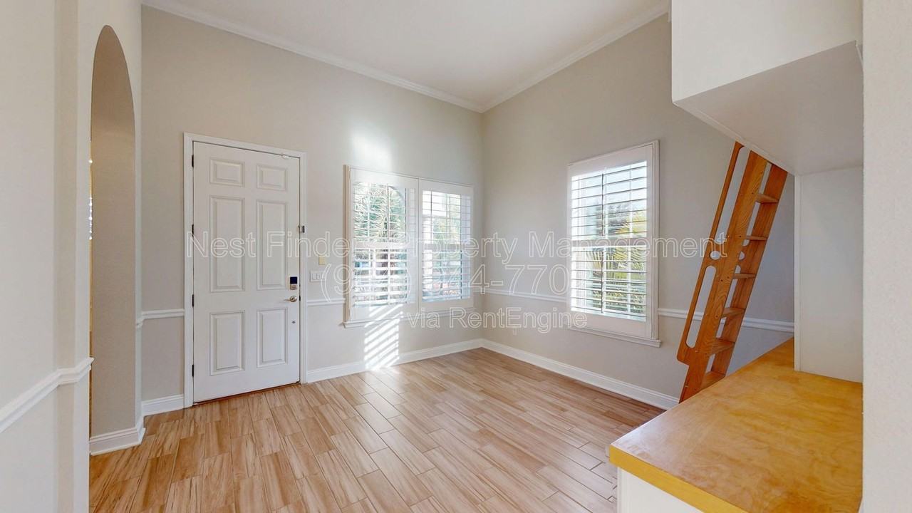 628 Town Plaza Ave - Photo 2 of 38