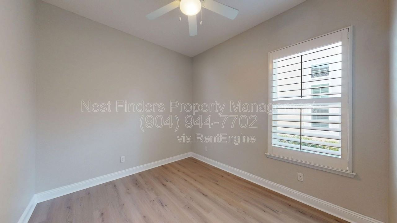 628 Town Plaza Ave - Photo 7 of 38