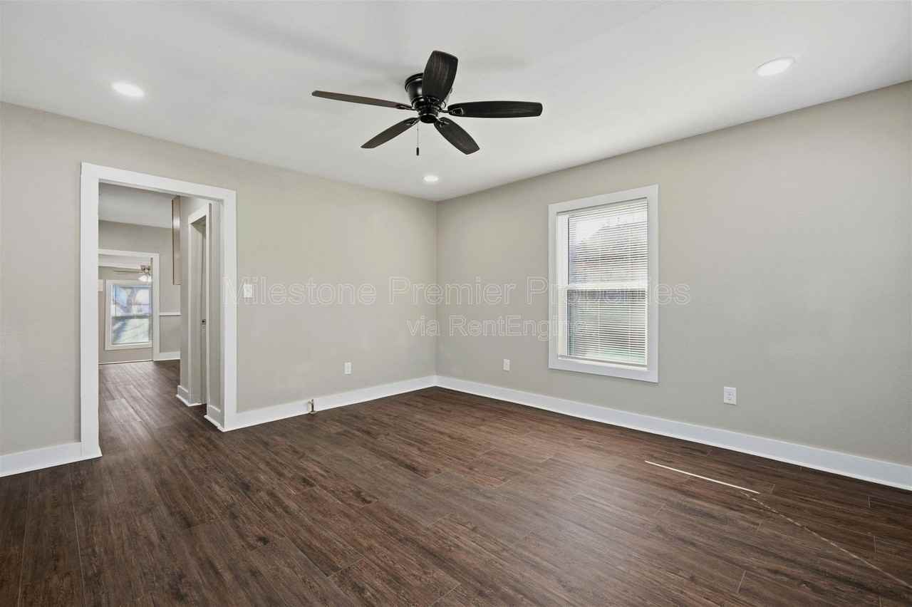 514 S Chandler Ave - Photo 7 of 19