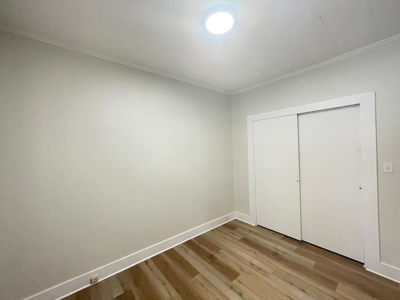 69 6th St - Photo 4 of 12