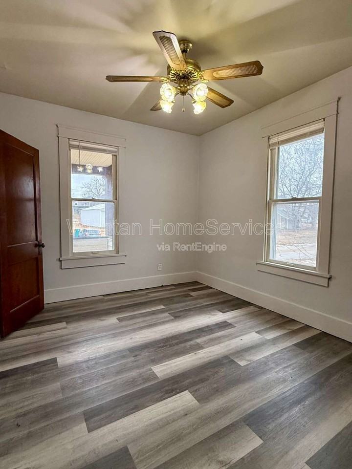 530 W Orchard St - Photo 3 of 15