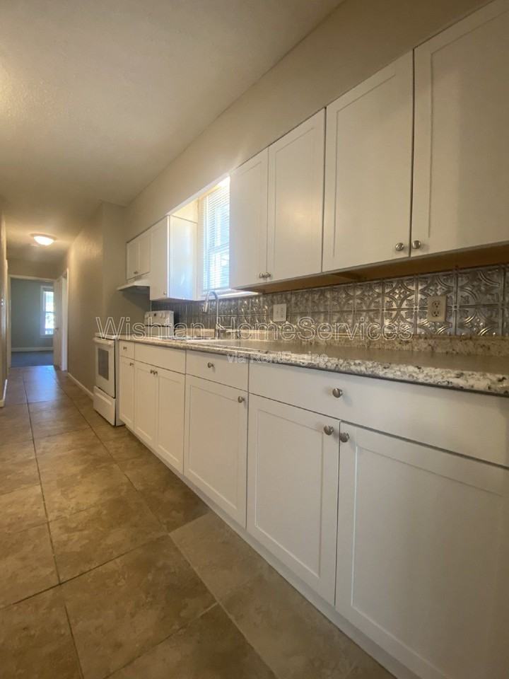 617 W Calhoun St #A - Photo 2 of 20