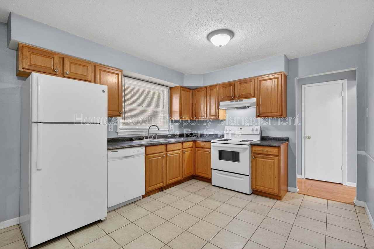 6827 Knoll Ave - Photo 6 of 28