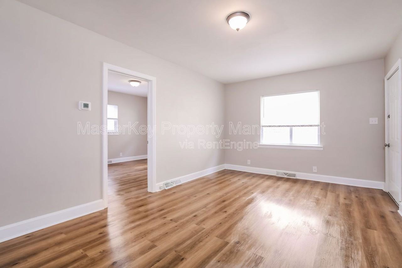 208 E Geer St #B - Photo 6 of 27