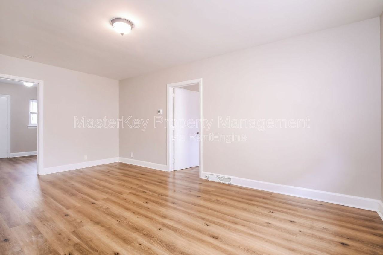 208 E Geer St #B - Photo 7 of 27