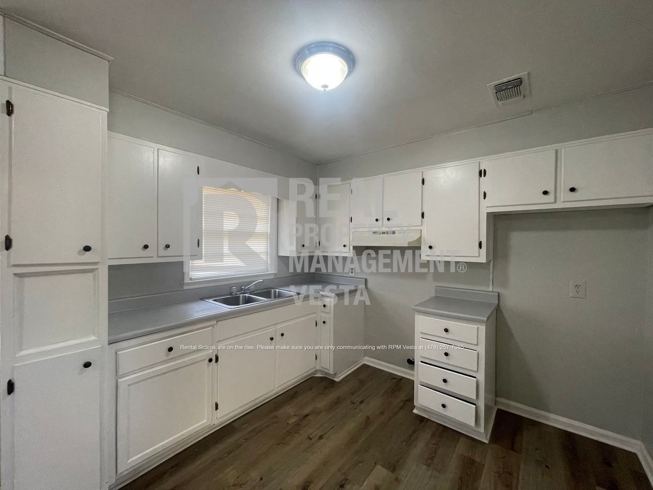 4273 Hillary Pl - Photo 4 of 15