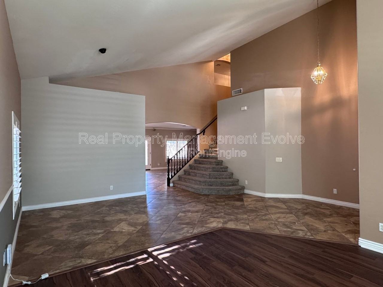 10426 E Dolphin Ave - Photo 5 of 50