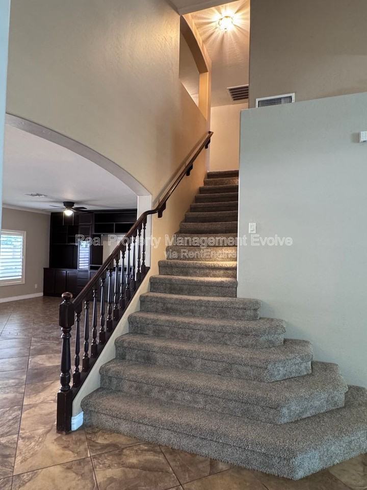 10426 E Dolphin Ave - Photo 6 of 50