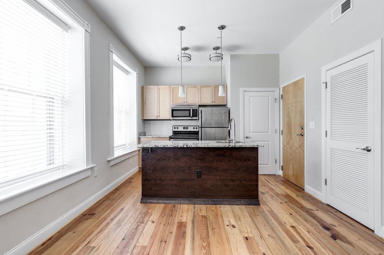 1710 E Franklin St #15 - Photo 4 of 9