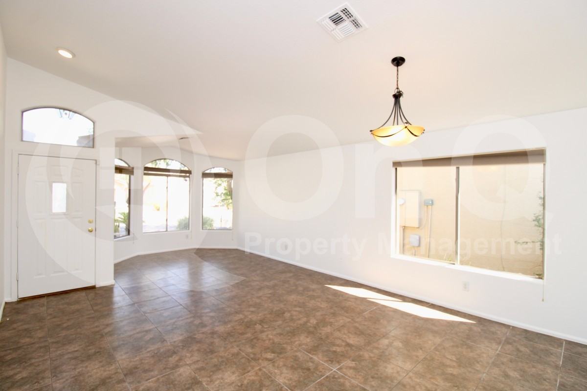 641 E Lovegrass Dr - Photo 4 of 24