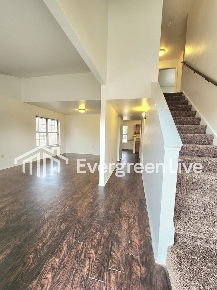 221 Raven Dr - Photo 2 of 21