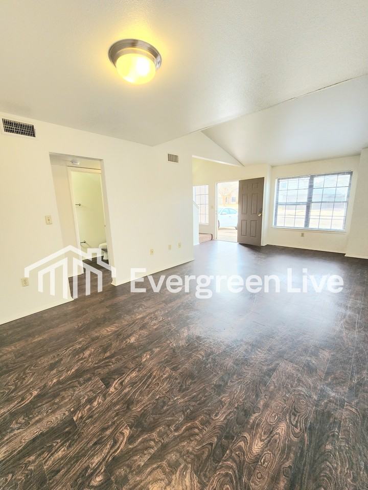 221 Raven Dr - Photo 4 of 21