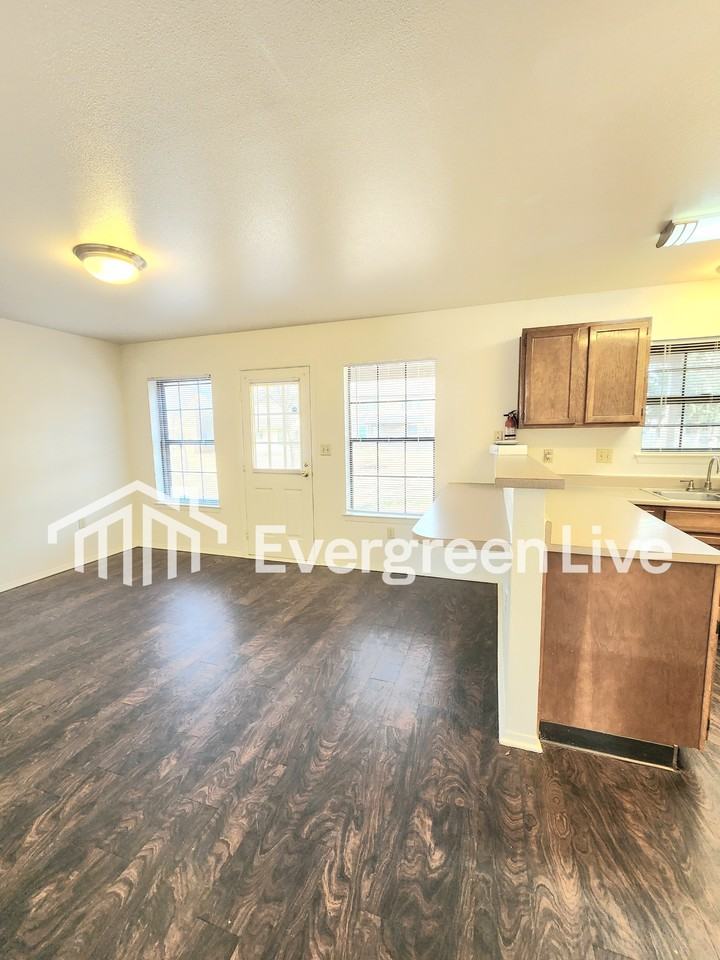 221 Raven Dr - Photo 5 of 21