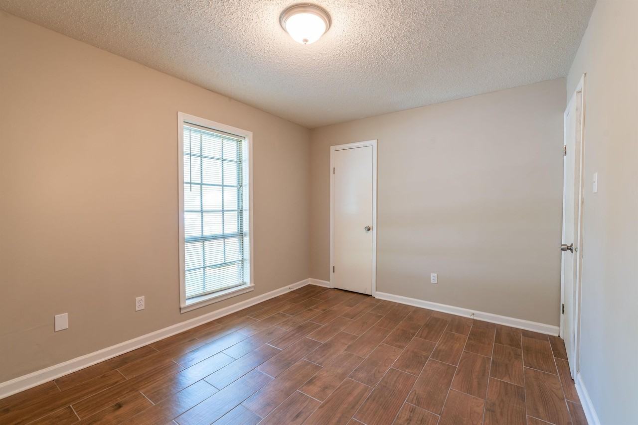 4262 Sunnyslope Dr #1 - Photo 3 of 50