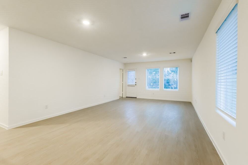 15242 Abella Dr - Photo 6 of 18