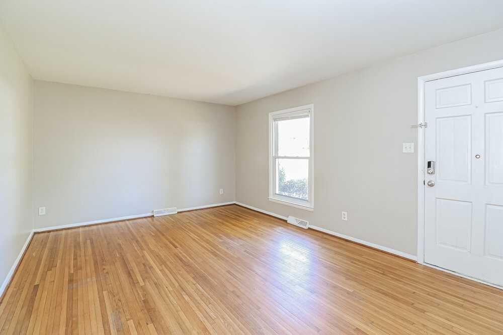 3515 Archer Ave - Photo 4 of 16