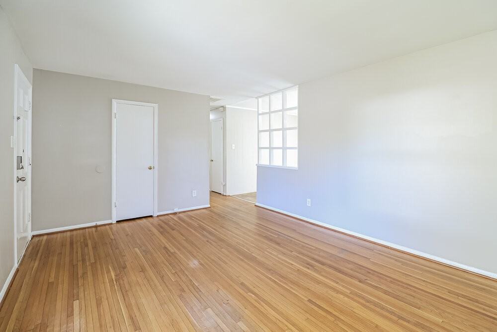 3515 Archer Ave - Photo 5 of 16