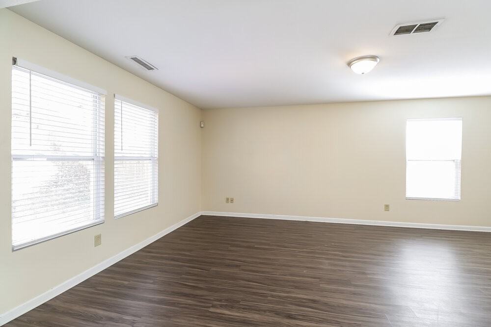 1018 Allegiance Dr - Photo 5 of 17